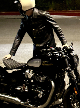 凯旋BOBBER改装复古机车短尾套件宽轮套件尾灯案例展示