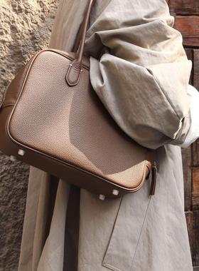 2025秋新款大容量复古波士顿包单肩手提羽毛包头层牛皮时尚又百搭
