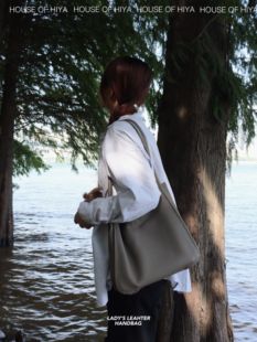 2023韩系水桶大容量托特包包偏复古通勤小众包单肩腋下包