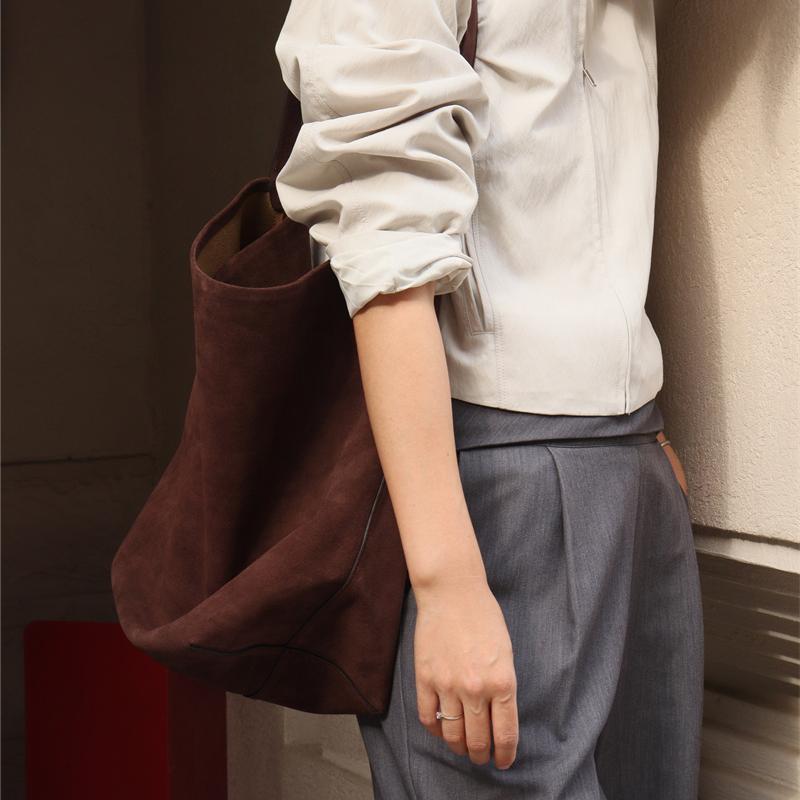 新款通勤磨砂牛皮复古时尚感大容量水桶托特包慵懒风百搭大气