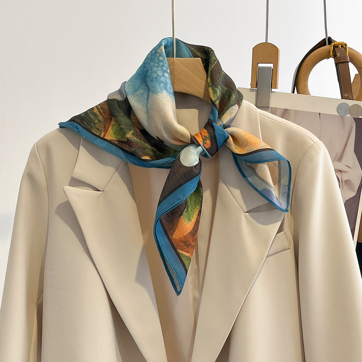 领巾印花棉麻手感小方巾文艺复古时尚围脖装饰发带飘带披肩丝巾