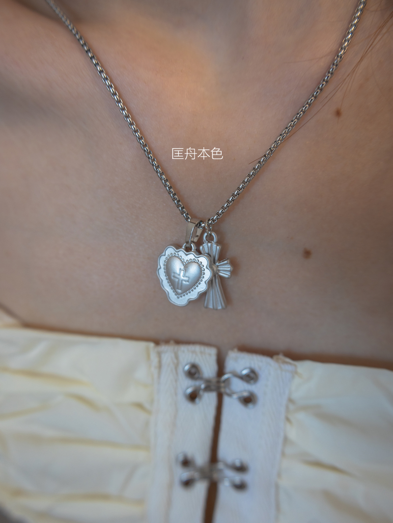 匡舟本色 个性复古黑哥特 甜酷少女十字架雕刻爱心花边 吊坠项链