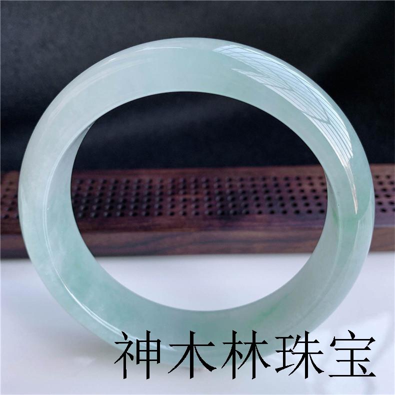 缅甸冰种翡翠色手镯女款单色宽版正圈浅绿色飘花高冰白底青玉镯子