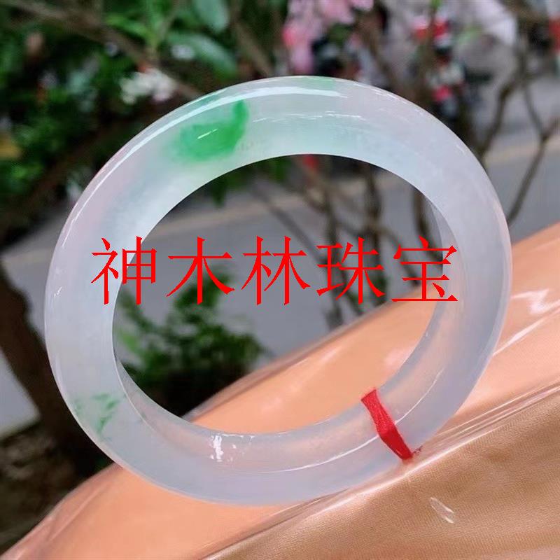 缅甸翡翠色冰种正圈白底飘花手镯
