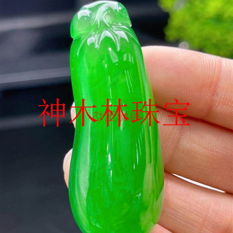 缅甸冰种满绿翡翠色福瓜吊坠辣阳绿精雕福瓜玉坠女男款时尚玉挂件