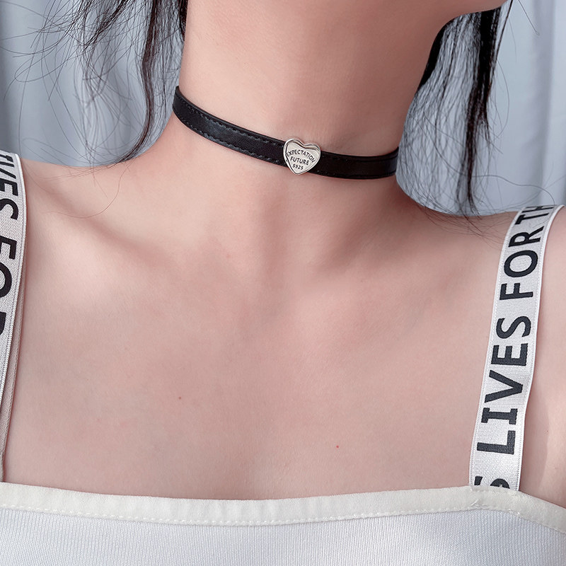 S925纯银爱心吊坠黑色皮绳项圈choker心形项链女款轻奢高级感颈链