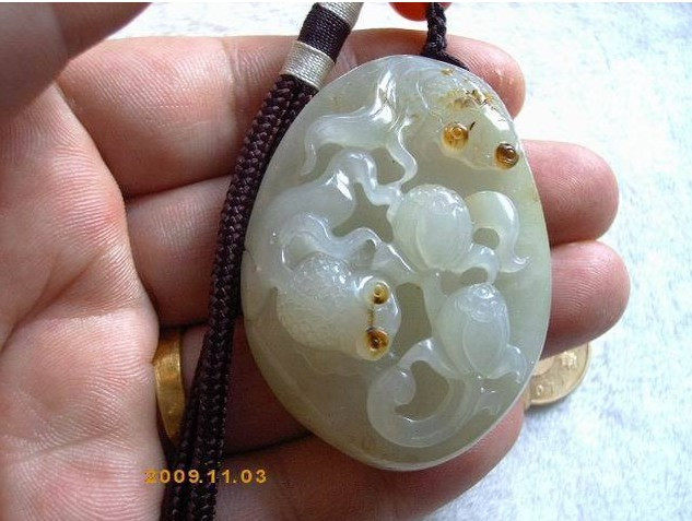 包真和田白玉枣红皮籽料牌原石手把件挂件吊坠巧雕连年有余促销