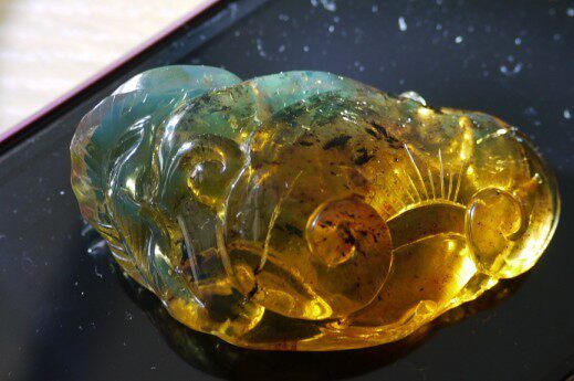 多米尼加天然琥珀老蜜蜡挂坠链珠虫珀蓝珀胸针吊坠原石项链
