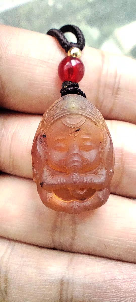 天然琥珀蜜蜡缅甸金棕珀象鼻财神宝宝雕件小吊坠手机坠
