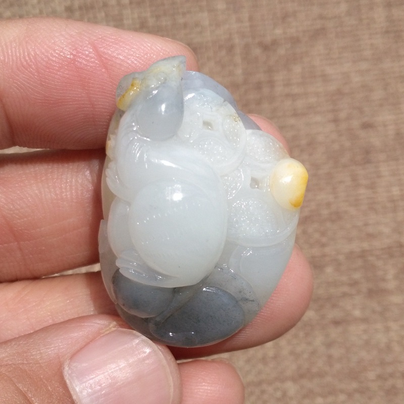 新疆和田玉籽料生肖鼠吊坠天然白玉黄皮三色青花数钱玉石挂件男女