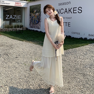 甜美温柔蕾丝拼接假两件背心连衣裙女夏2025新款独特漂亮减龄长裙图片