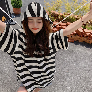粉色条纹连帽短袖t恤上衣女夏2025新款休闲宽松设计感小众薄卫衣图片