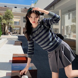 鬼马系少女小心机前开扣条纹毛衣百褶裙套装 9028-套装P140-控198图片