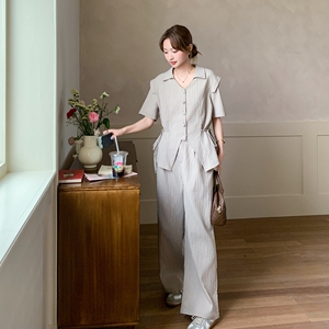 高级松弛感穿搭套装女2025夏新款清冷慵懒风短袖衬衫阔腿裤两件套图片