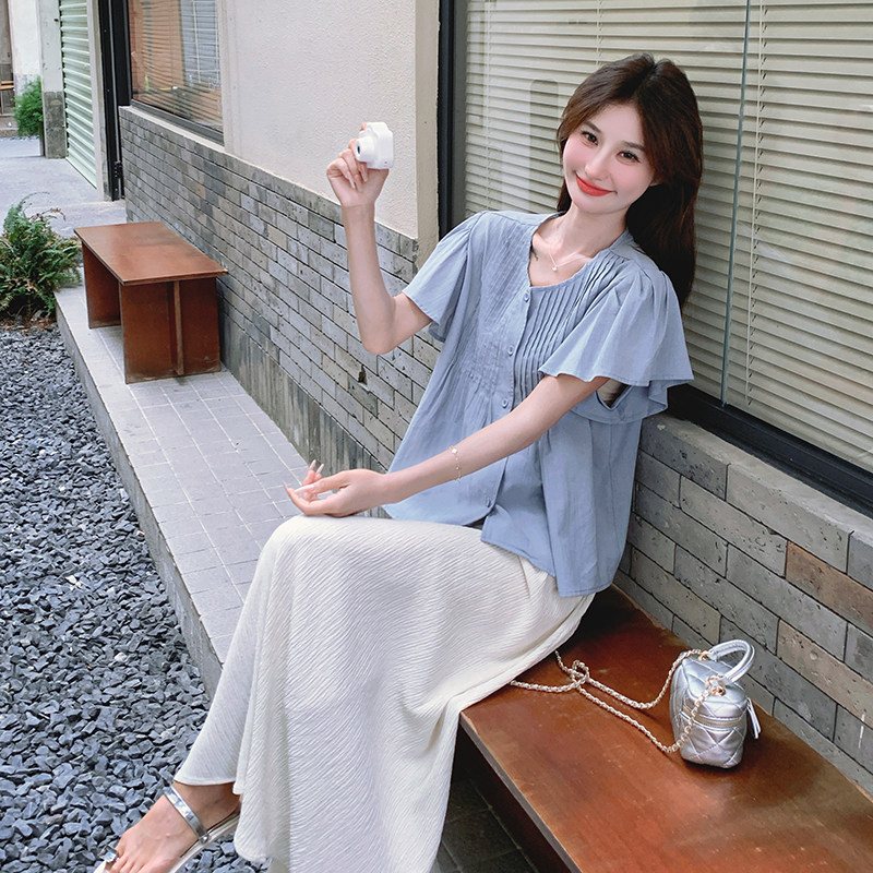 法式温柔风小飞袖套装裙女夏2025新款蓝色压褶衬衫半身长裙两件套图片
