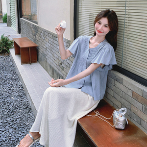 法式温柔风小飞袖套装裙女夏2025新款蓝色压褶衬衫半身长裙两件套图片