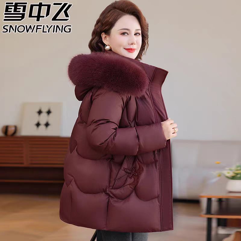 雪中飞中老年女士羽绒服中长款