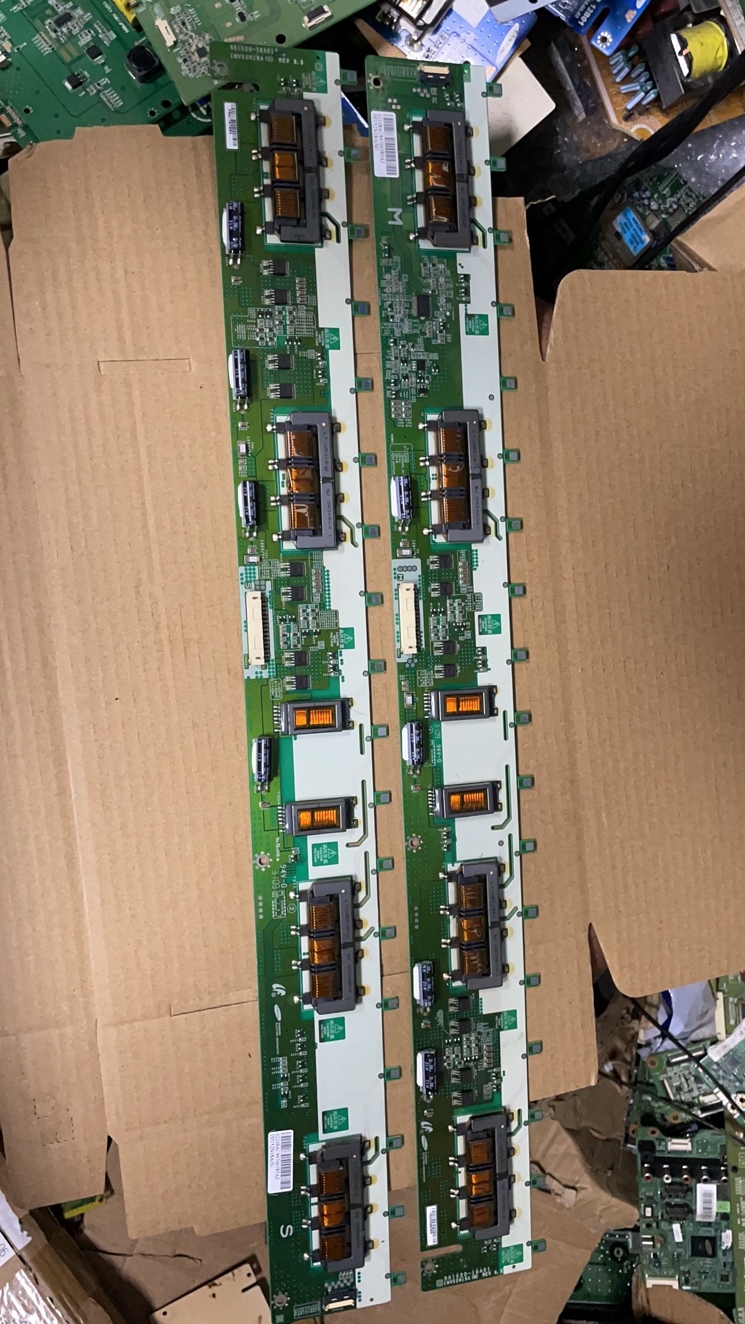 L52E9FBE海尔LU52T1 LTA520HB09高压板SSI520-18A01 INV52N18A