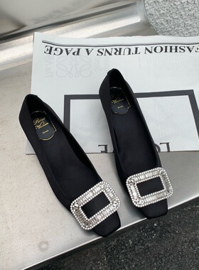 -Kamp-K水钻绸缎面平鞋底头方方扣高跟鞋婚鞋粗跟单鞋