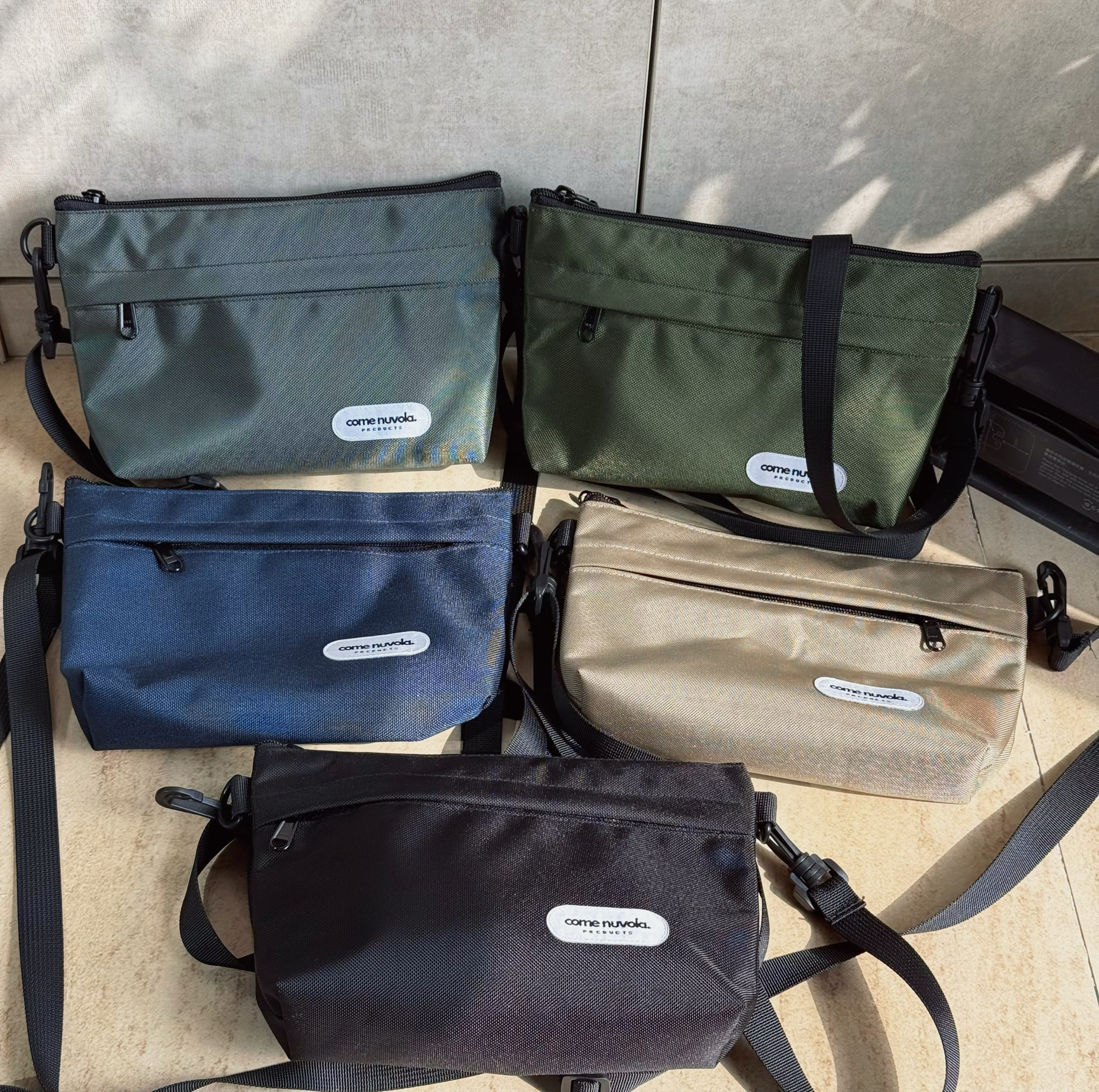 日系户外comenuvola系列 轻量化客供牛津纺防水斜挎 护照手机包