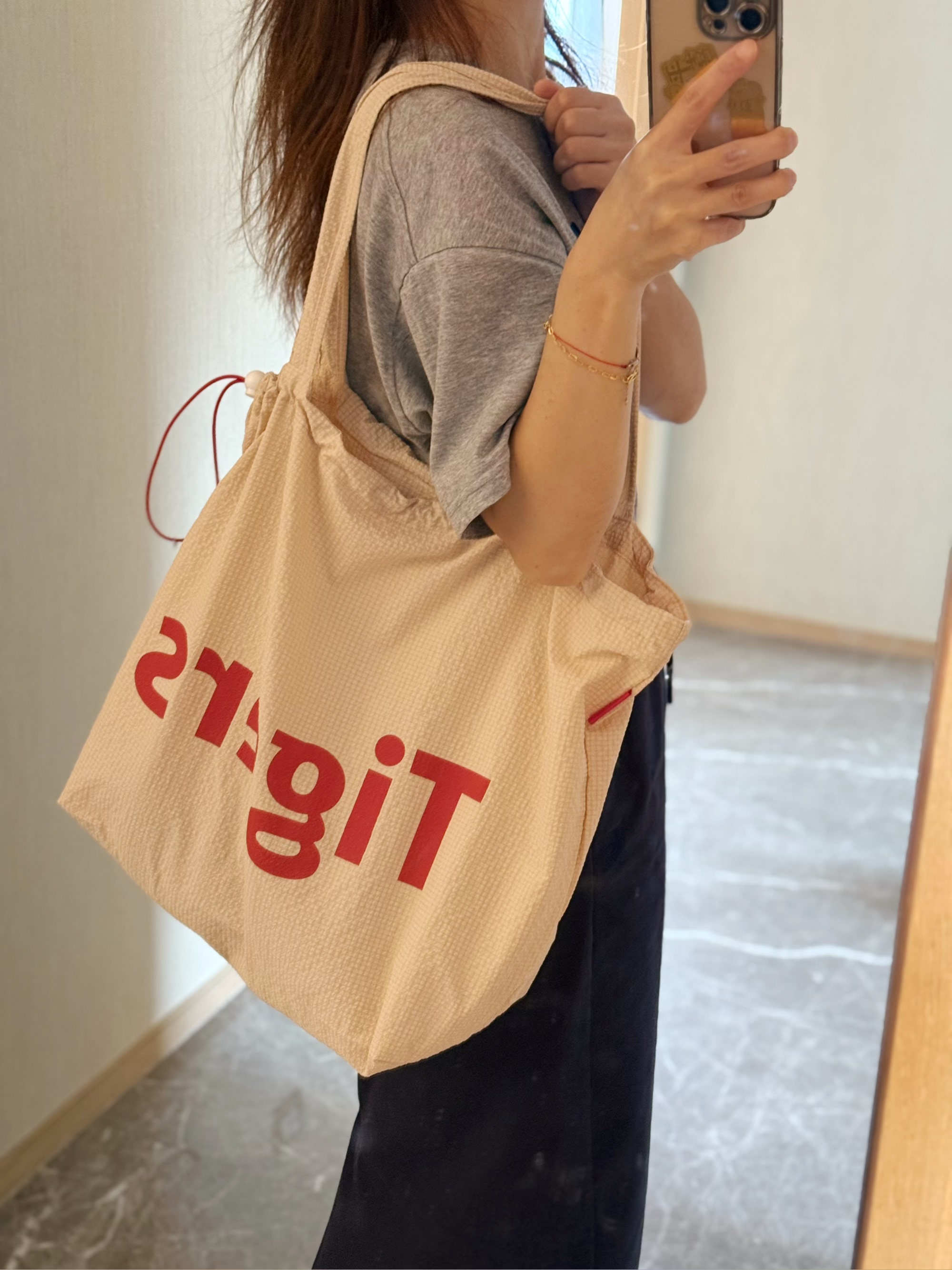 日单人气tig单品大容量可抽绳单肩包 折叠式购物包 柔棉触感