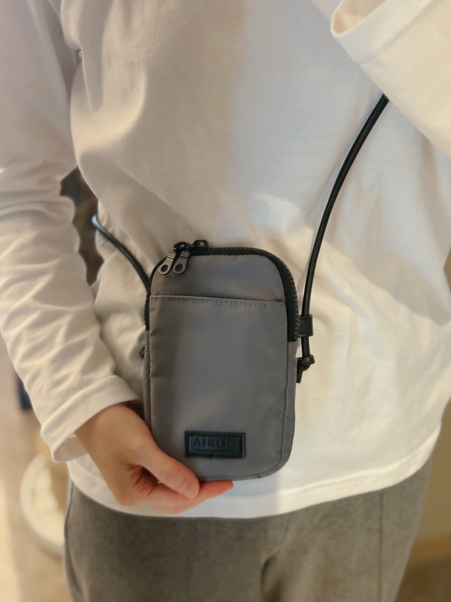 日单不规则形状超轻便聚酯纤维料配pu绳贴身手机包 promax刚刚好