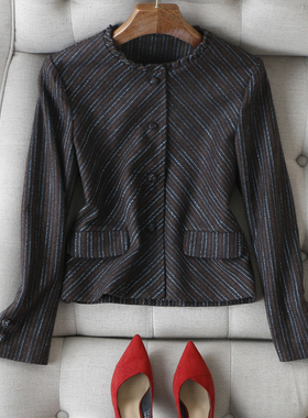 精致C位绝美～高定轻奢小木耳领口色织虚线条纹长袖直筒显瘦外套