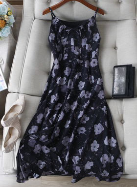 轻盈飘逸~复古紫色晕染印花抽绳领高腰线显瘦A字摆中长连衣吊带裙