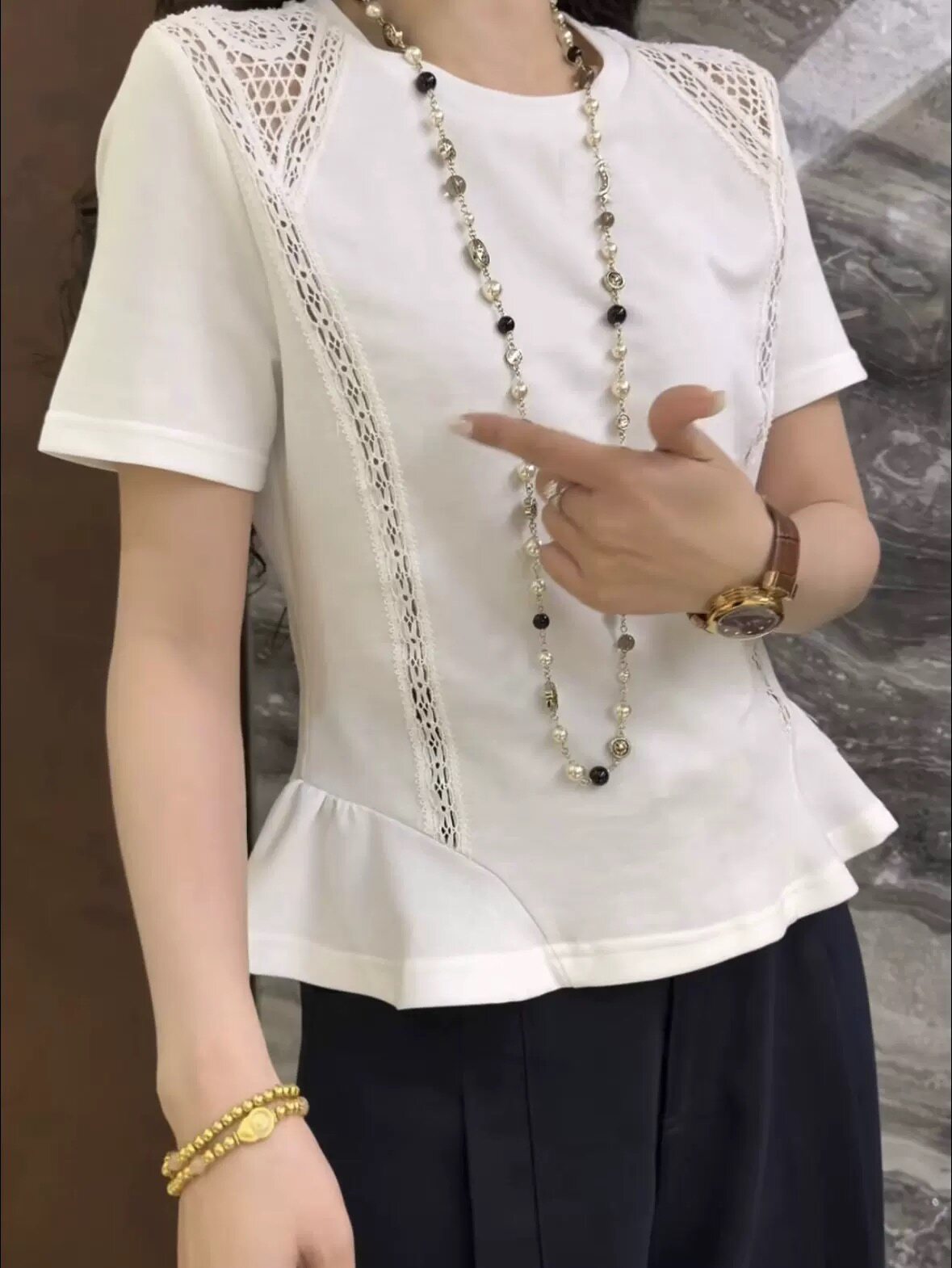 设计感荷叶边短袖T恤女2026纯色收腰显瘦拼接蕾丝百搭裙摆上衣