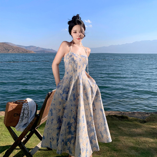 鄧六六法式 藍(lán)色油畫(huà)長(zhǎng)裙沙灘裙碎花吊帶連衣裙女夏仙氣質(zhì)感高級(jí)感