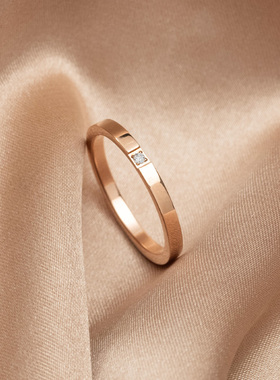 瑞瑞简约高级感方形镶钻戒指钛钢镀金小众气质设计食指环轻巧百搭