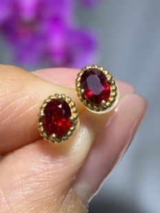 小千亏清 明亮鸽血红 全新红宝石耳钉18k黄金镶嵌0.86克拉一对
