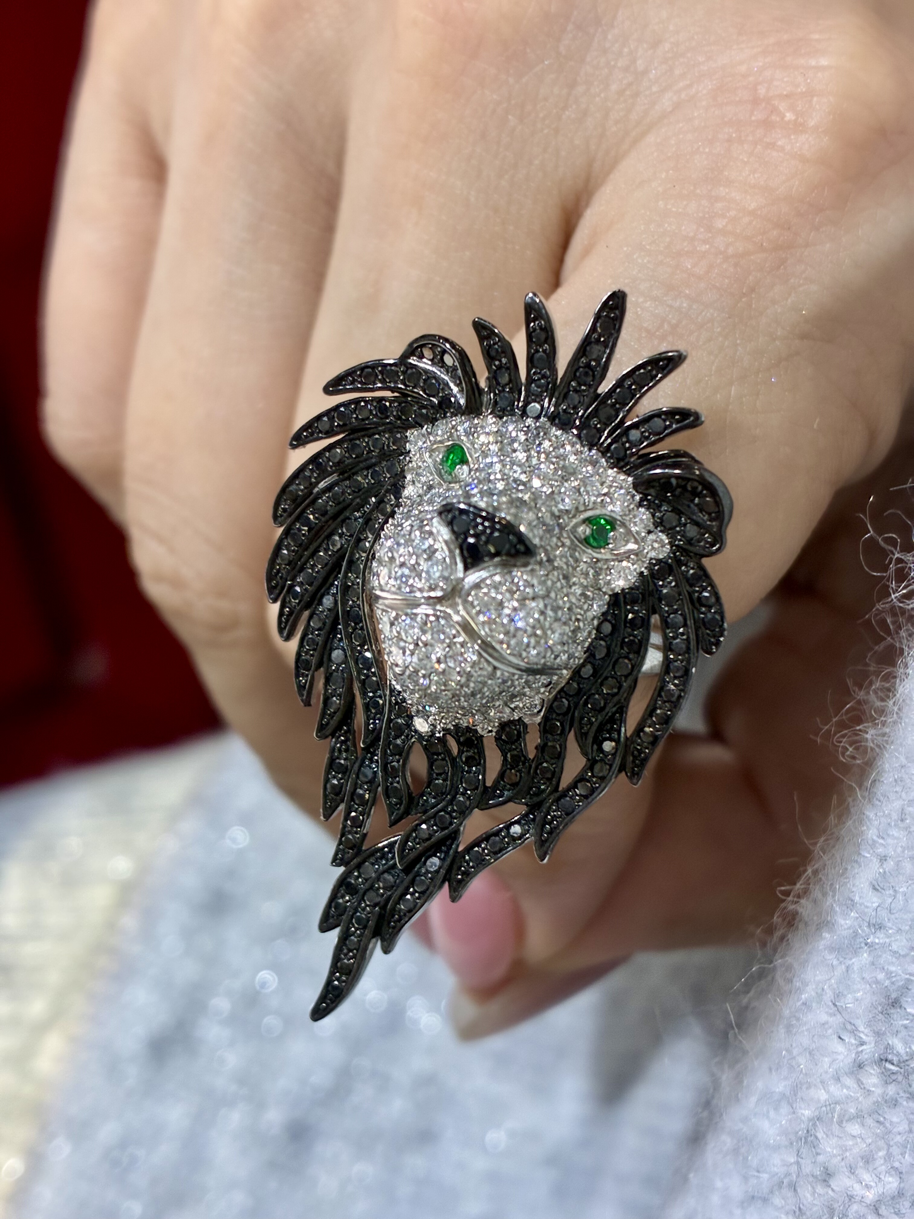 不到2万日本珠宝展亏本卖2.8克拉天然钻石狮子戒指Pt铂金17.5克重