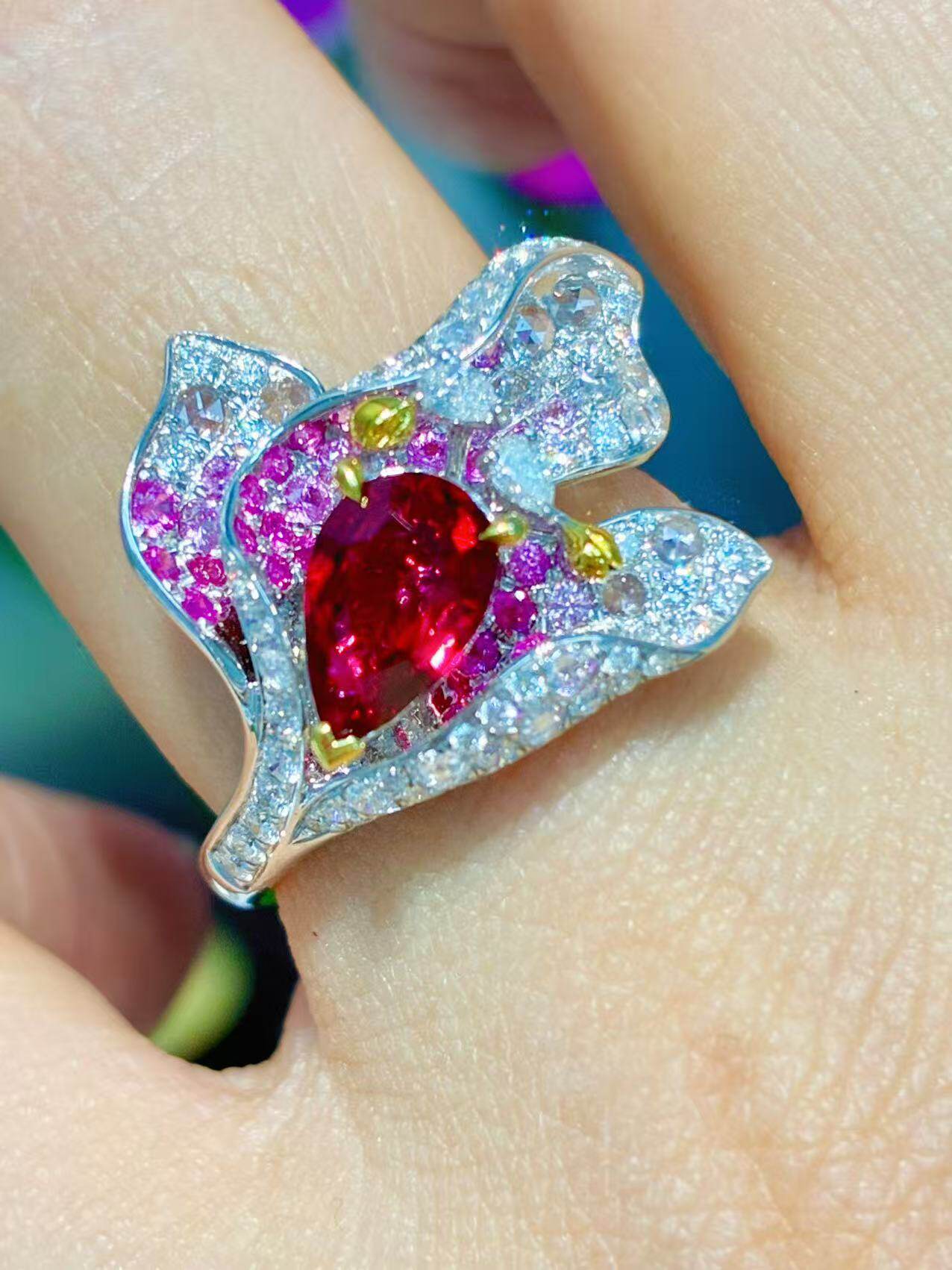 小万亏本清 1克拉 无烧 鸽血红水滴红宝石钻戒18K金镶钻石6克多重