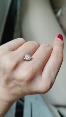 一颗1克拉G色 天然白钻石耳钉pt铂金经典六爪款镶嵌 男女通用款