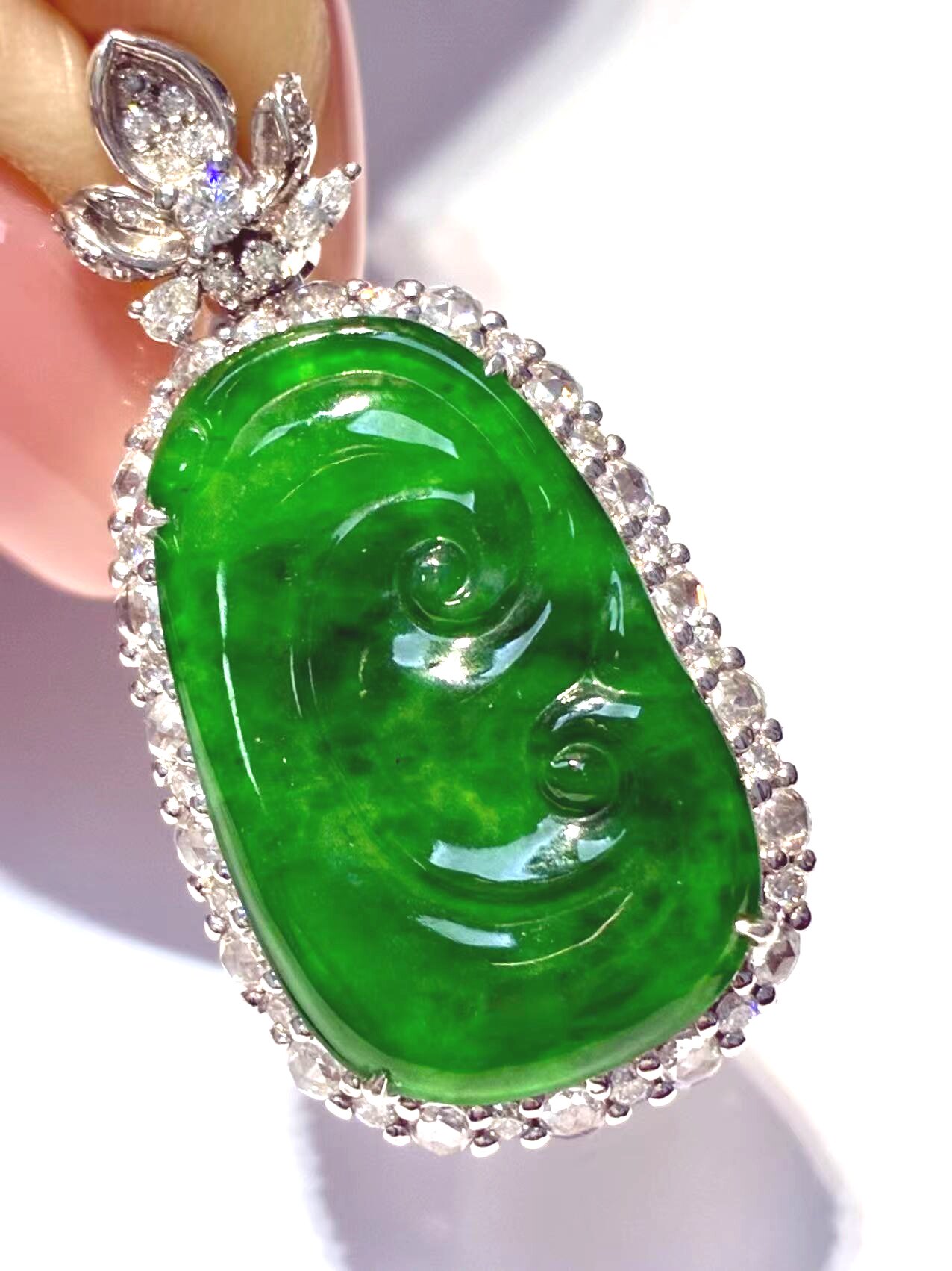 小万亏本卖 缅甸老坑天然翡翠如意吊坠高冰种辣绿满绿18K金镶钻石