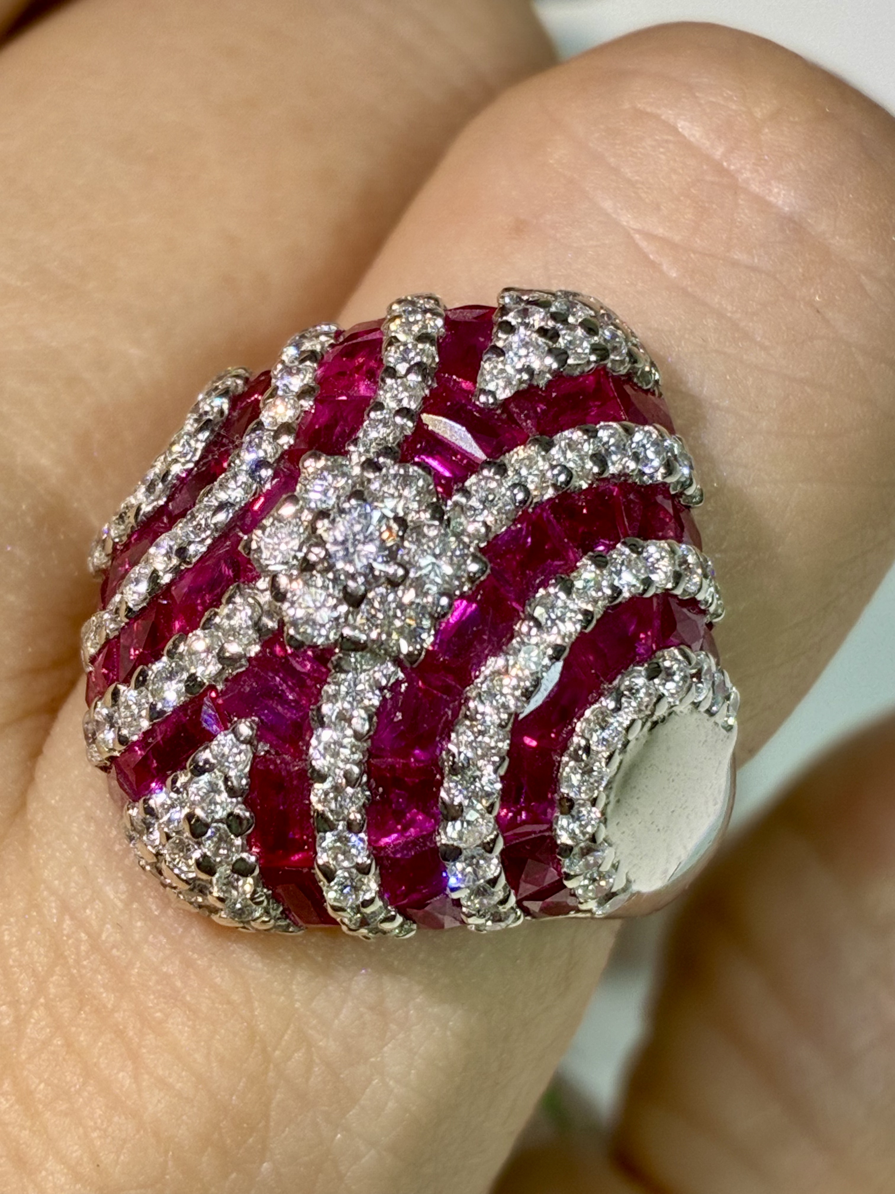 不到2万亏本卖2.8克拉钻10克多重工18K白金缅甸红宝石钻石戒指GIA