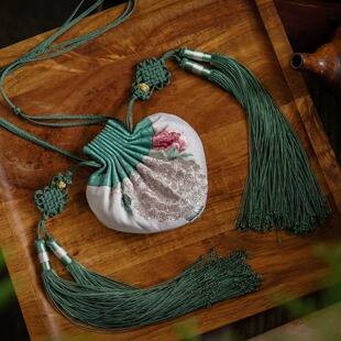 牡丹盘银手绣古法荷包 心形手工中国结配回笼须 传统礼物送老外