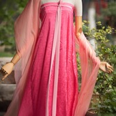 青泠谷原创汉服粉色缠枝莲花提花缎八破齐胸背带裙