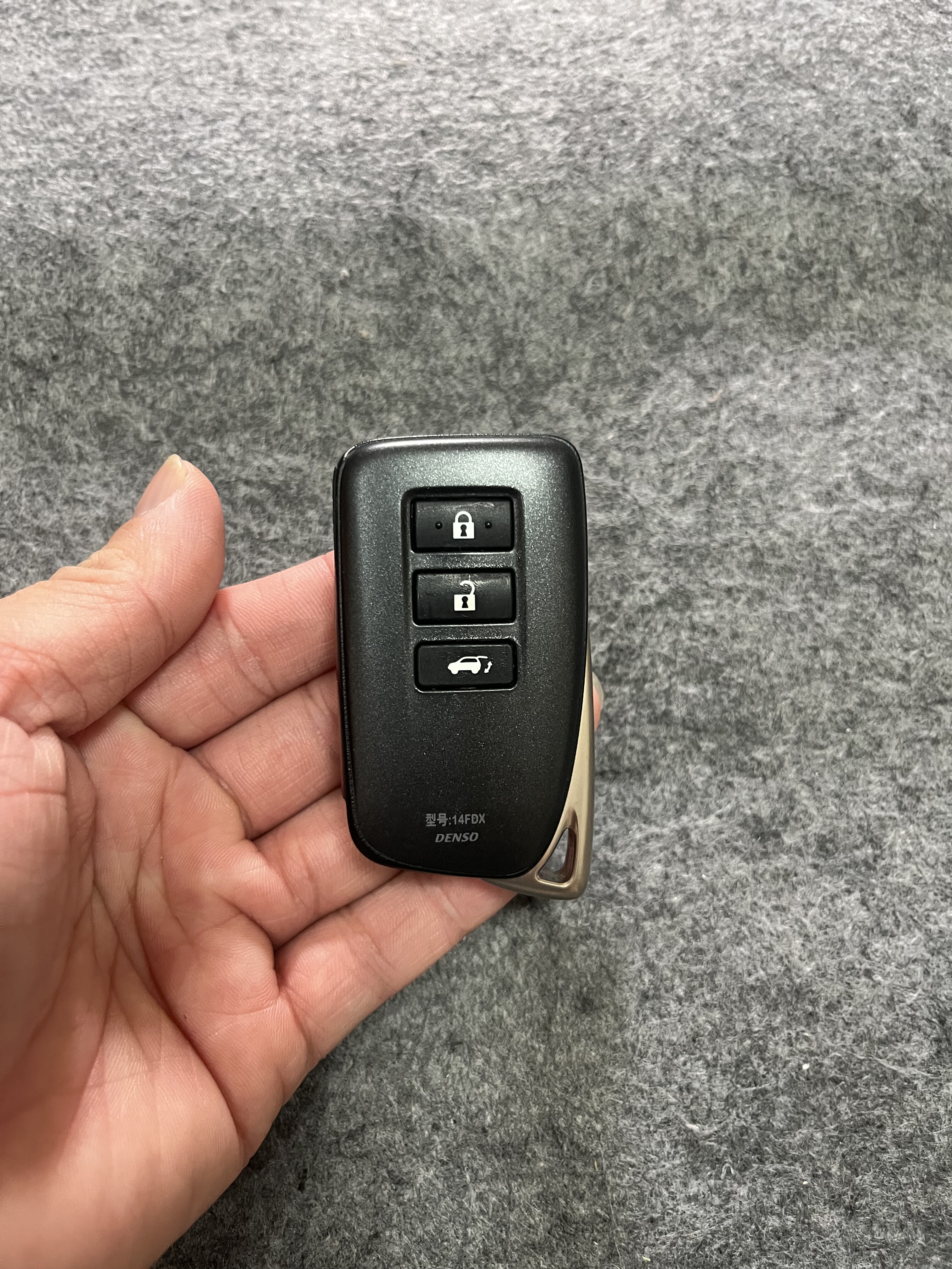 雷克萨斯RX300原厂智能钥匙 9成新左右 正常匹配 型号电装 14FDX