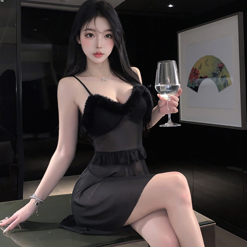 黑色纯欲透视网纱深V吊带睡裙