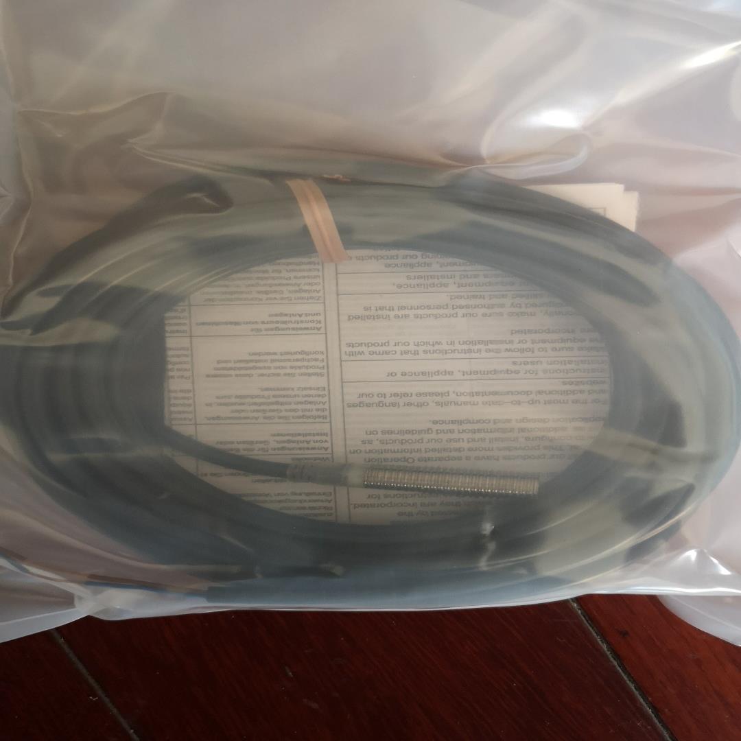 接近开关E2E-X1R5D1-R-N