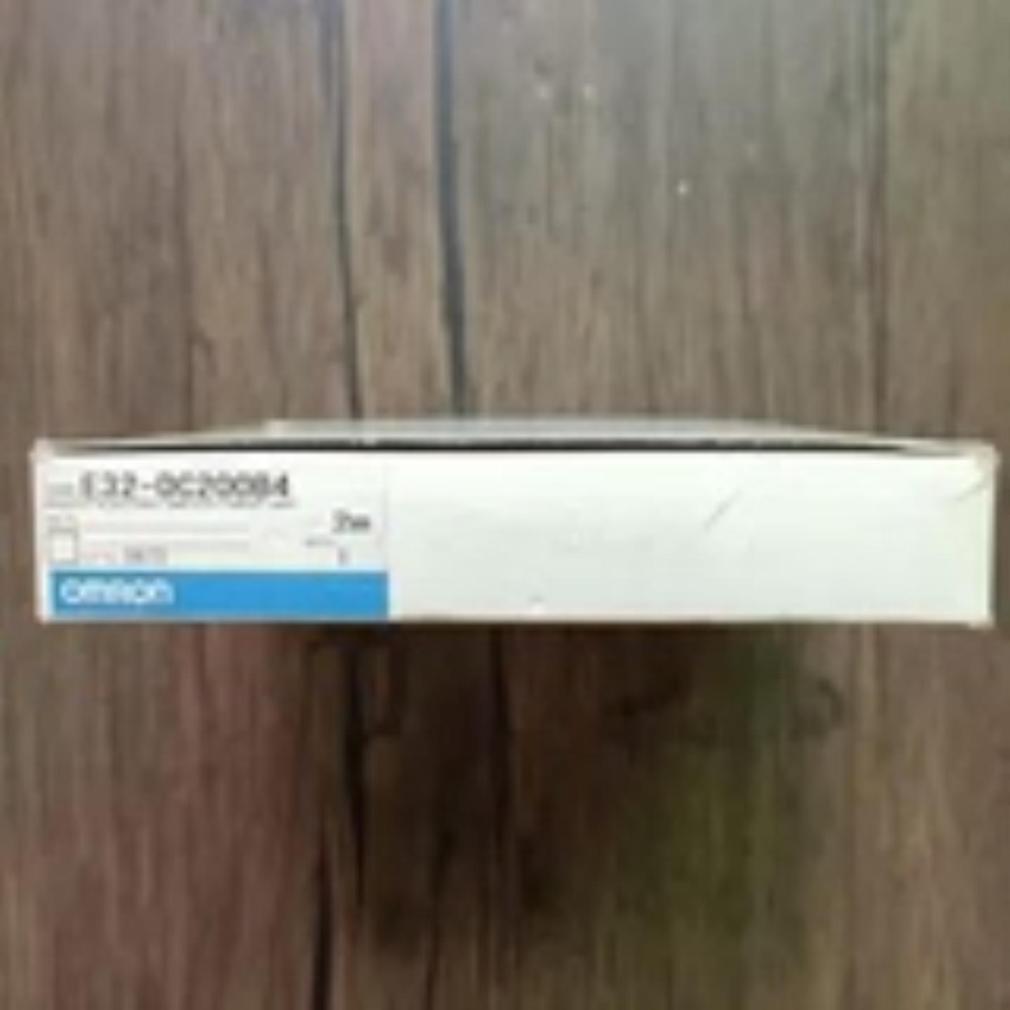 正品 OMRON E32-DC200B4 光纤传感器 现货销售