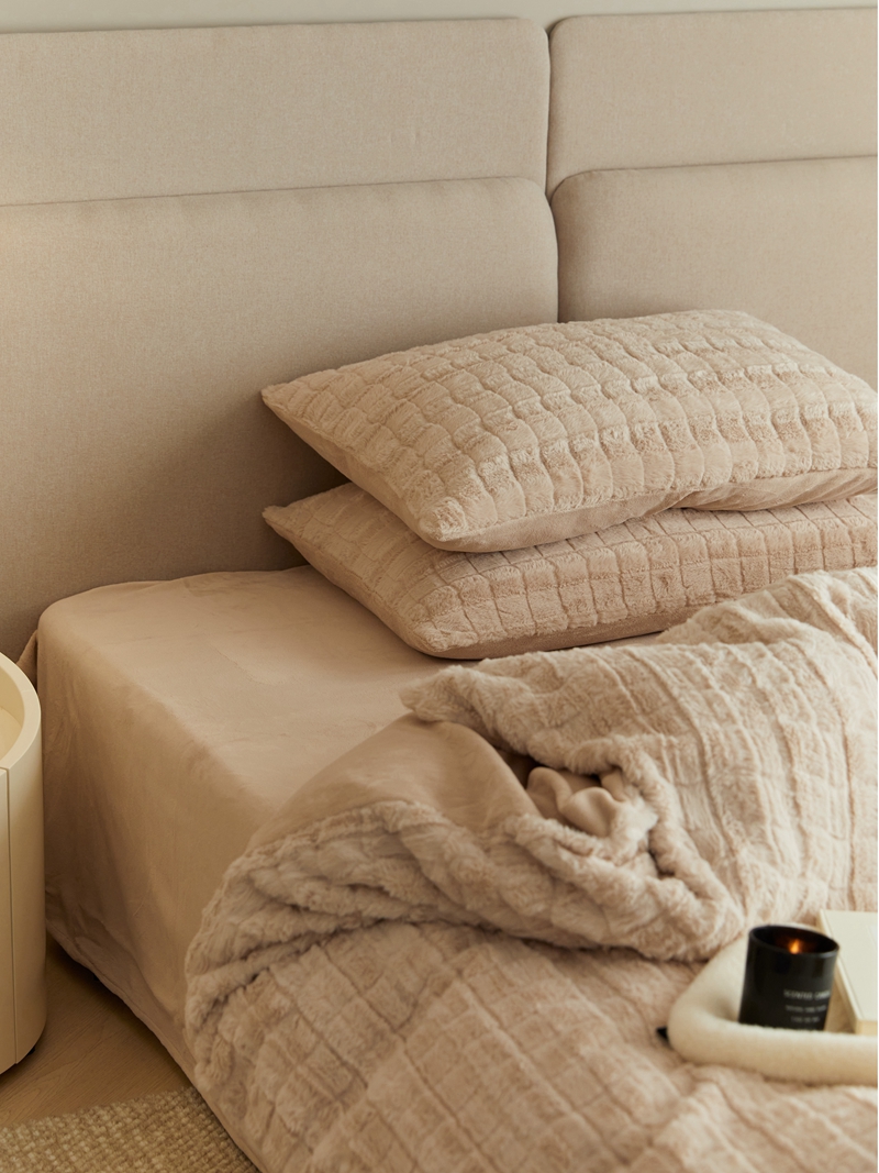 轻奢复古獭兔毛小方格毛绒保暖