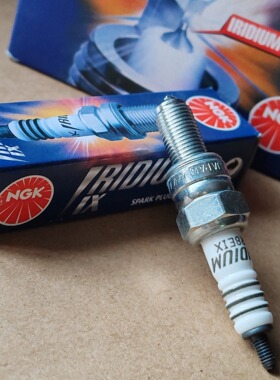 济南铃木摩托车配件UY125UU极客飒155铱金火花塞CR8EIX火嘴NGK