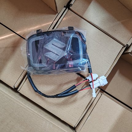 铃木摩托车灯配件US125T改装原车标志呼吸灯渐变LED大灯摩托射灯