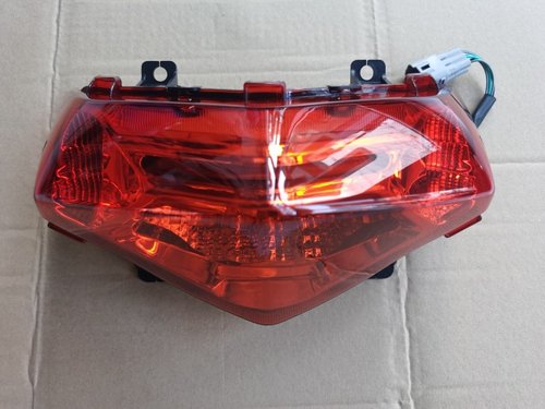 济南铃木摩托车配件小海豚QS110T后尾灯总成指示灯示宽灯转向灯