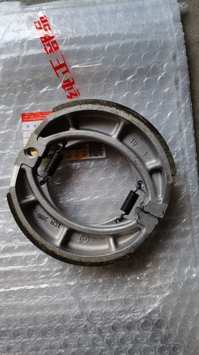 轻骑铃木摩托赛驰110 骏驰GT125 骏威GS125 风暴太子150后刹车片