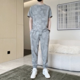 灰色