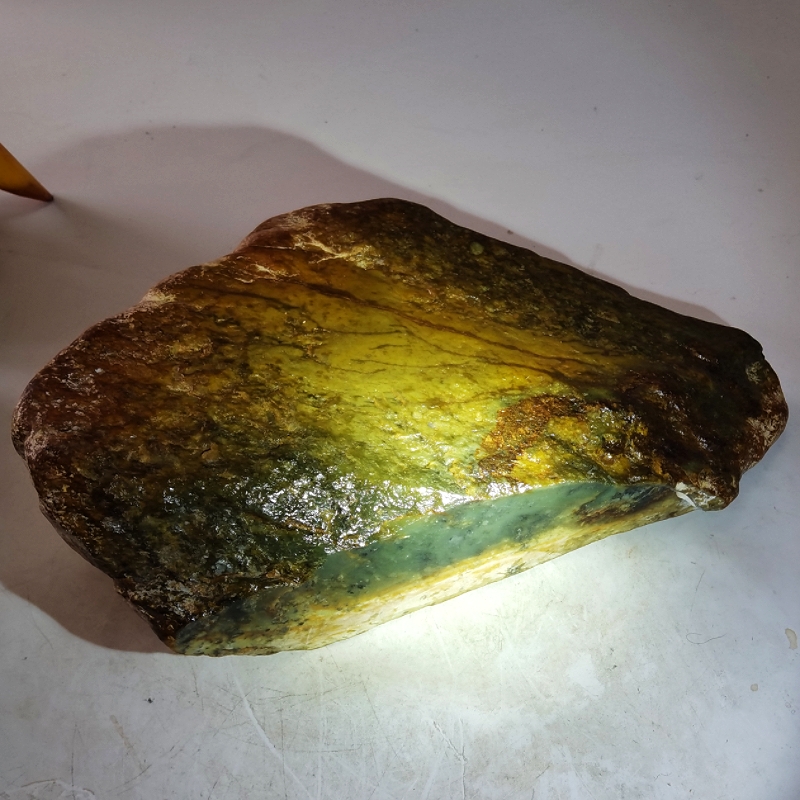 927亏甩天然和田玉河磨玉原石12.7斤手镯手把件吊坠牌子珠子料